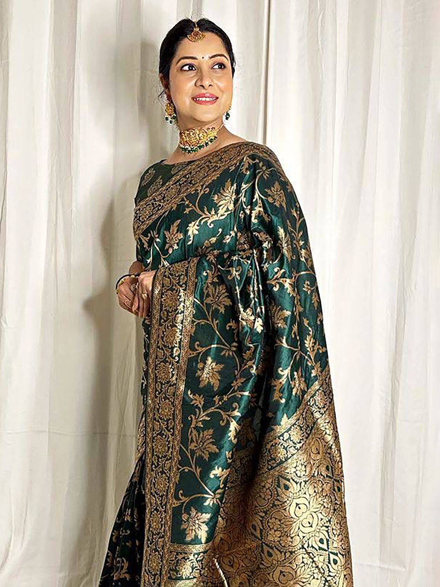 Women's Silk Blend Green Woven Design Designer Saree With Blouse Piece