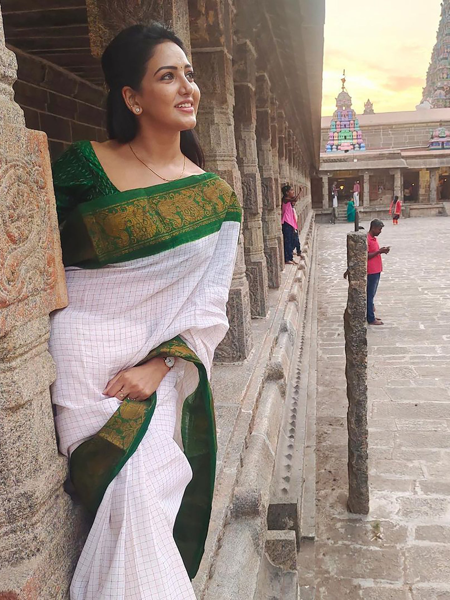 Women's Silk Blend White Woven Design Designer Saree With Blouse Piece