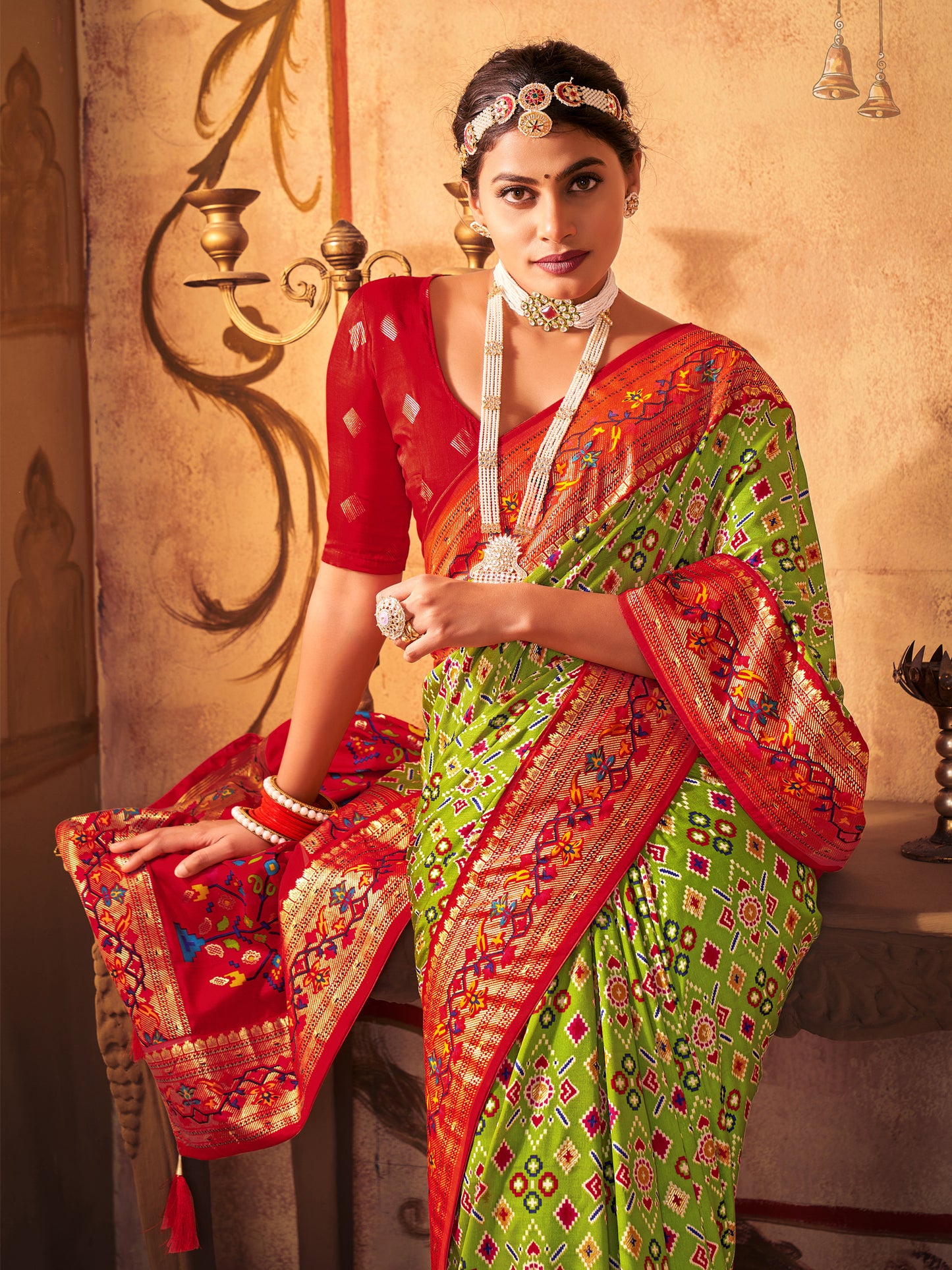 Women's Silk Blend Green Woven Design Designer Saree With Blouse Piece