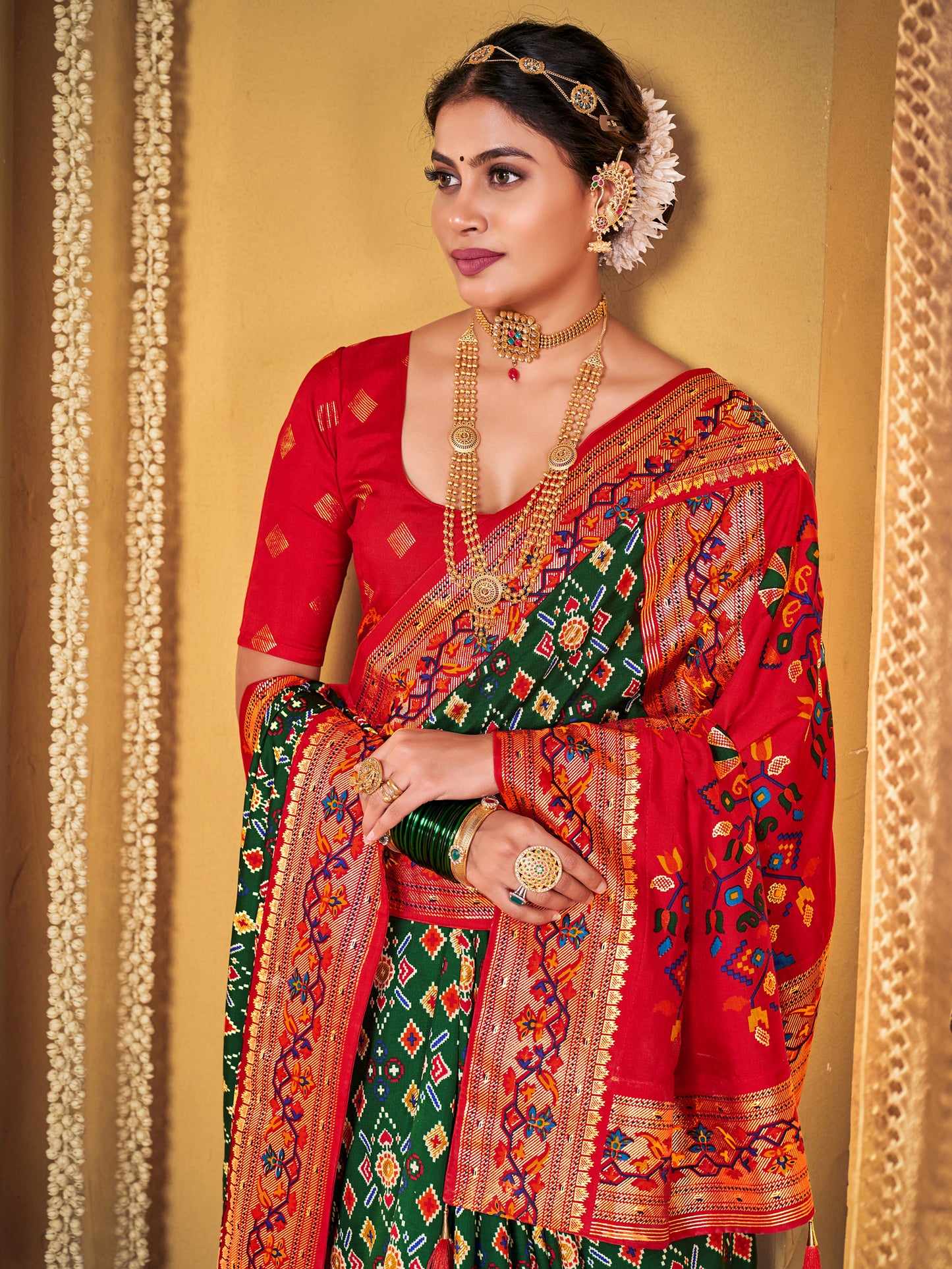 Women's Silk Blend Green Woven Design Designer Saree With Blouse Piece