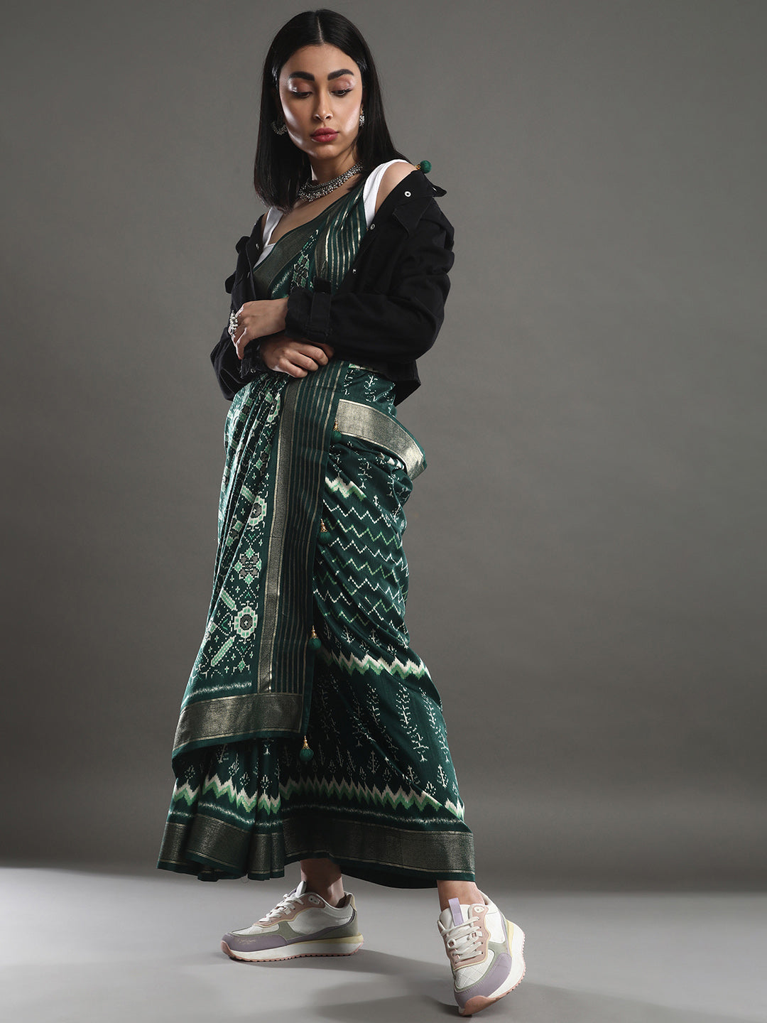 Women's Silk Blend Dark Green Woven Design Designer Saree With Blouse Piece