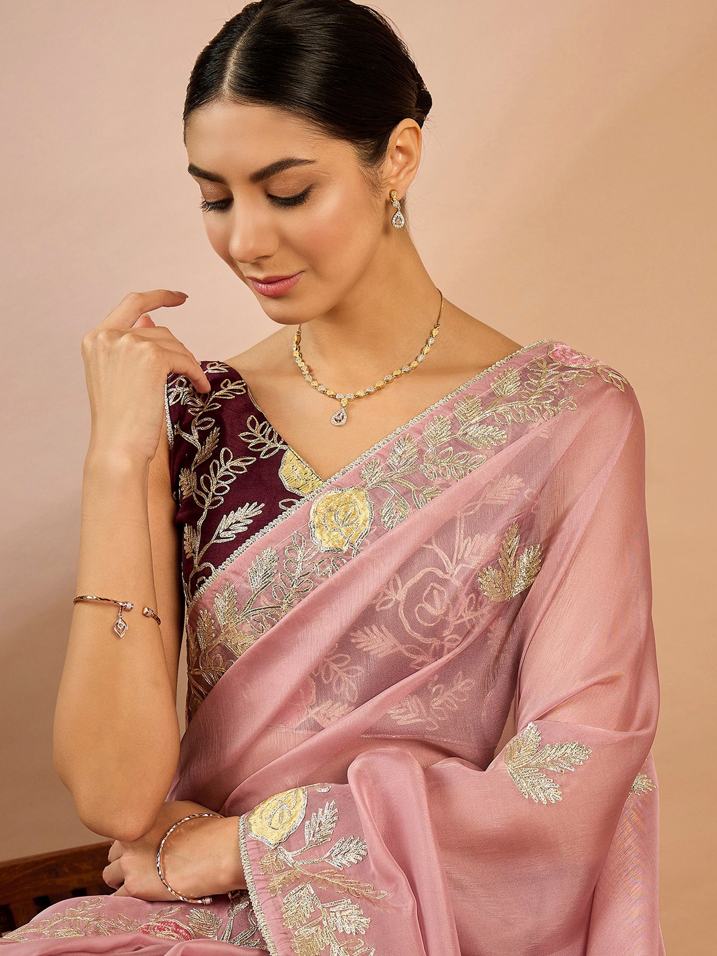 Women's Organza Mauve Embellished Designer Saree With Blouse Piece