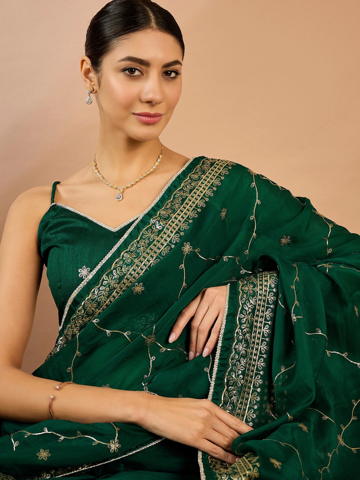 Women's Organza Green Embellished Designer Saree With Blouse Piece