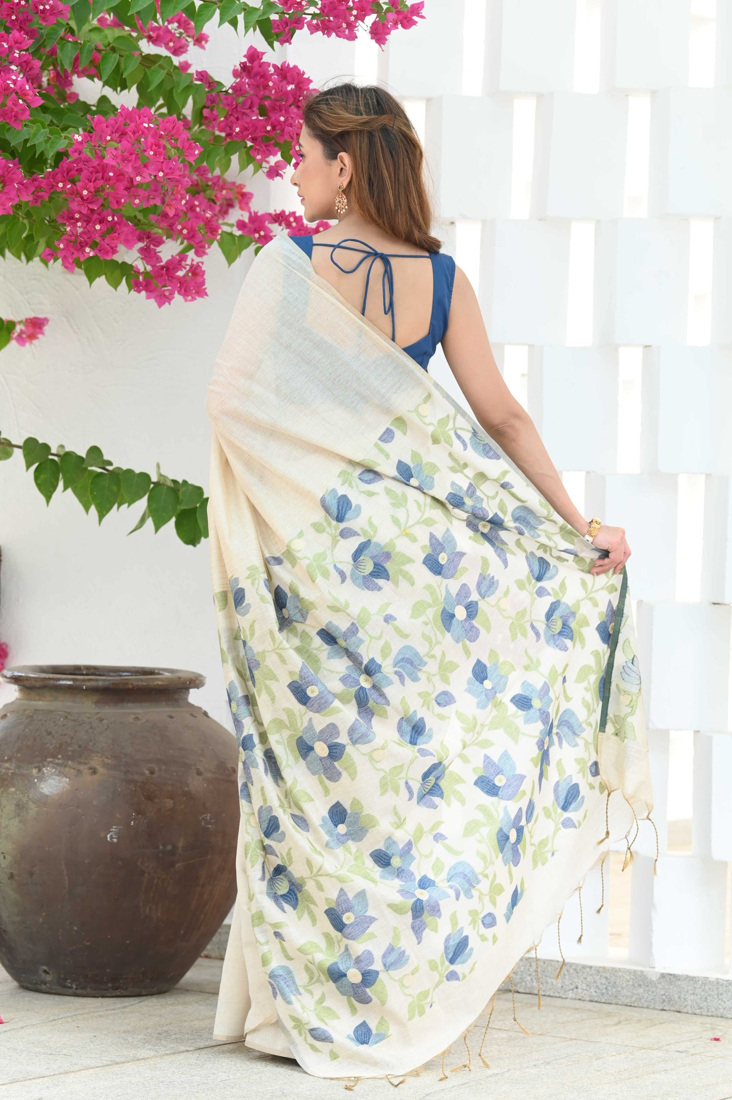 Dhiyona GR Women's Sunflower Beige & Blue Mul Cotton Jamdani Saree