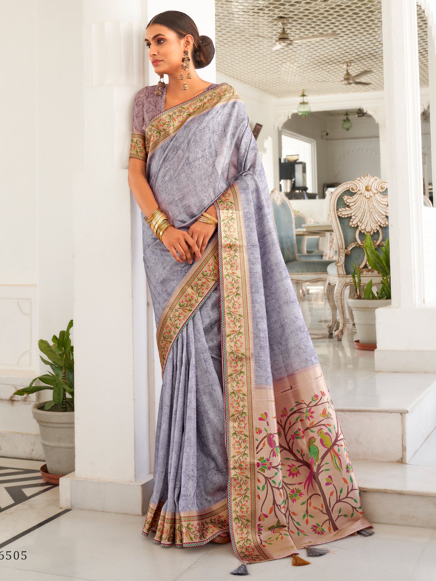 Women's Silk Blend Charcoal Grey Printed Celebrity Saree With Blouse Piece