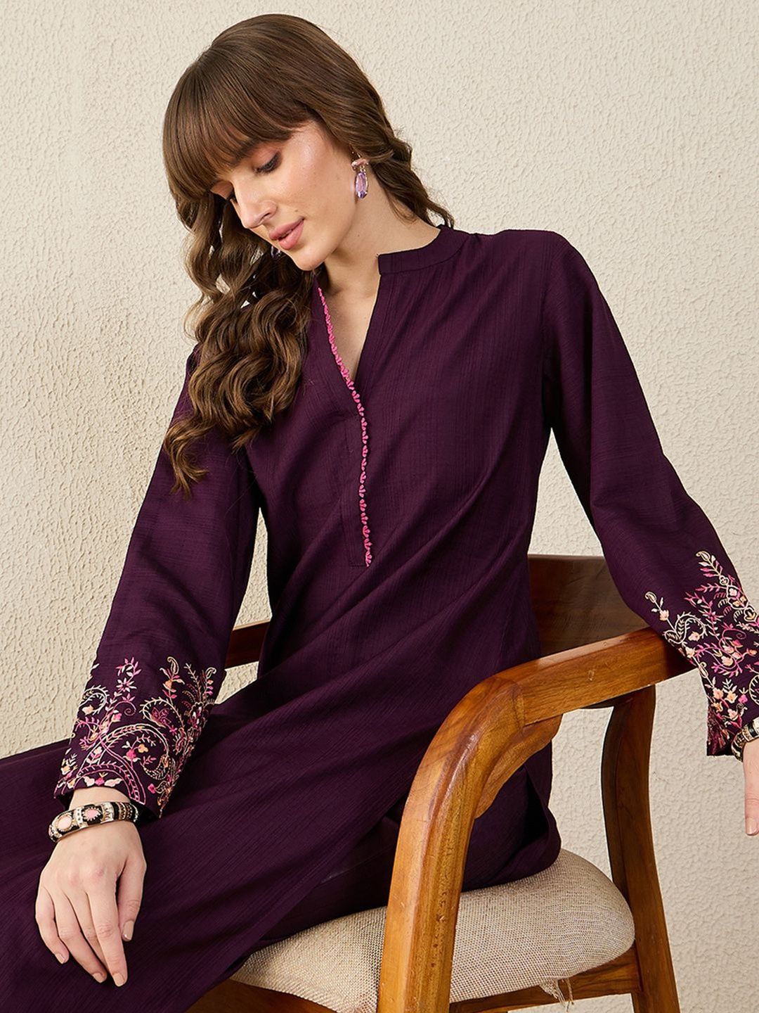 Floral Embroidered Mandarin Collar Thread Work Straight Kurta & Trousers