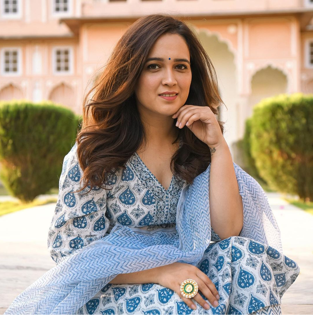 Women White Printed Viscose Rayon Kurta, Pant And Dupatta Set
