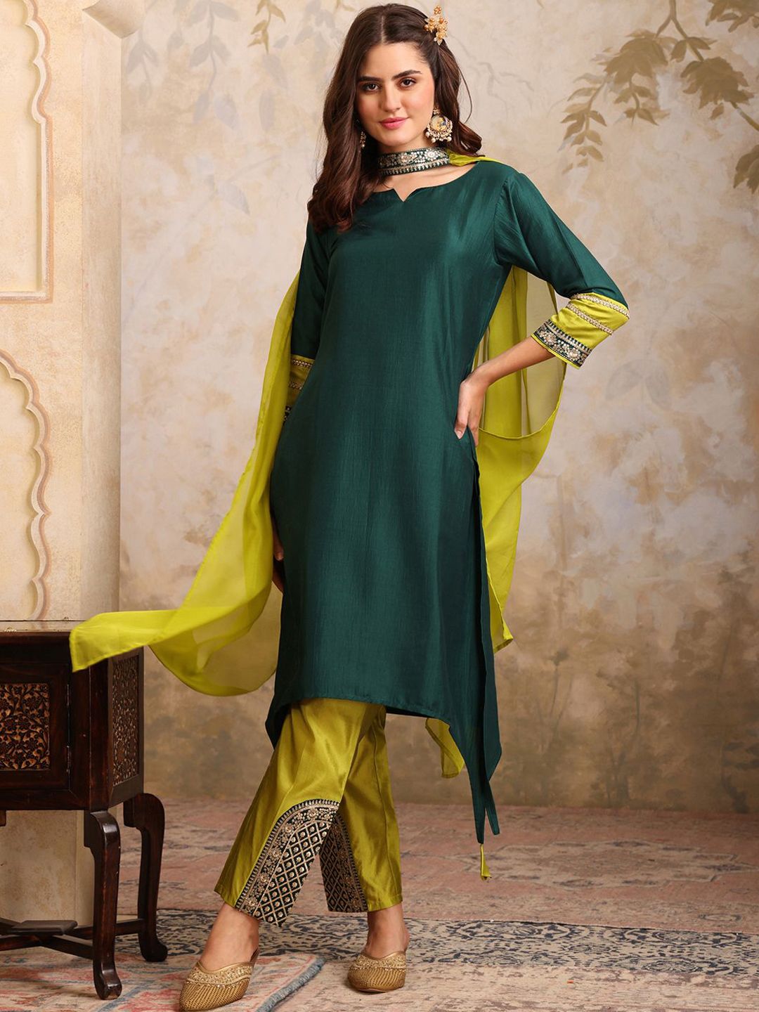 Dhiyona SN Women's Embroidered Sweetheart Neck Cotton Silk Kurta With Trouser And Dupatta