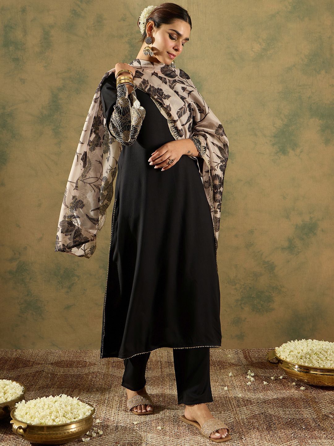 Dhiyona IE Round Neck Straight Kurta With Trousers & Dupatta
