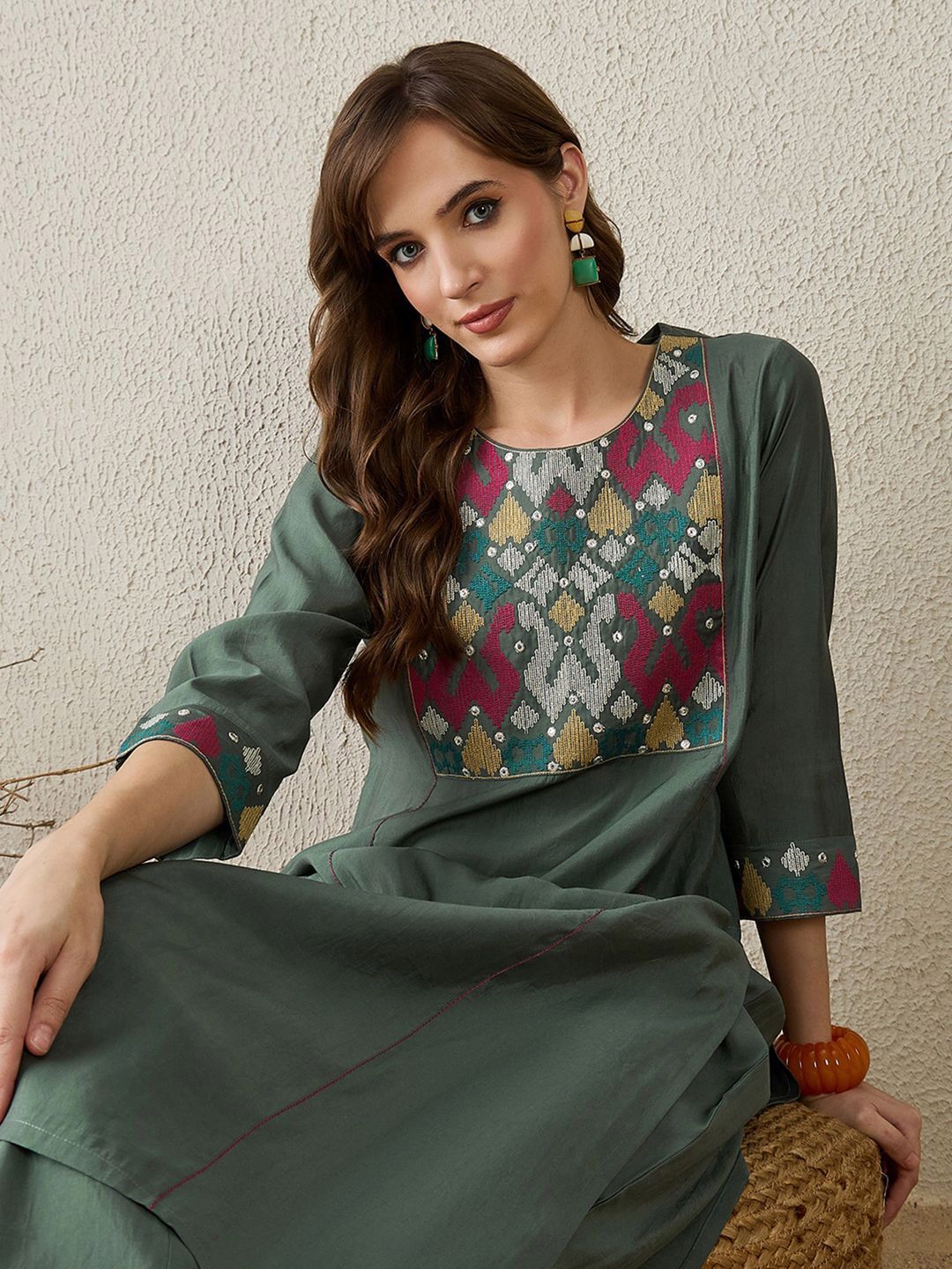 Dhiyona IE Ethnic Motifs Embroidered Round Neck Top With Trousers Co-Ords