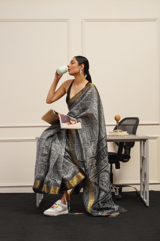 Dhiyona TI Women's Ready To Wear Grey Polycotton Handloom Saree with Unstitched Blouse