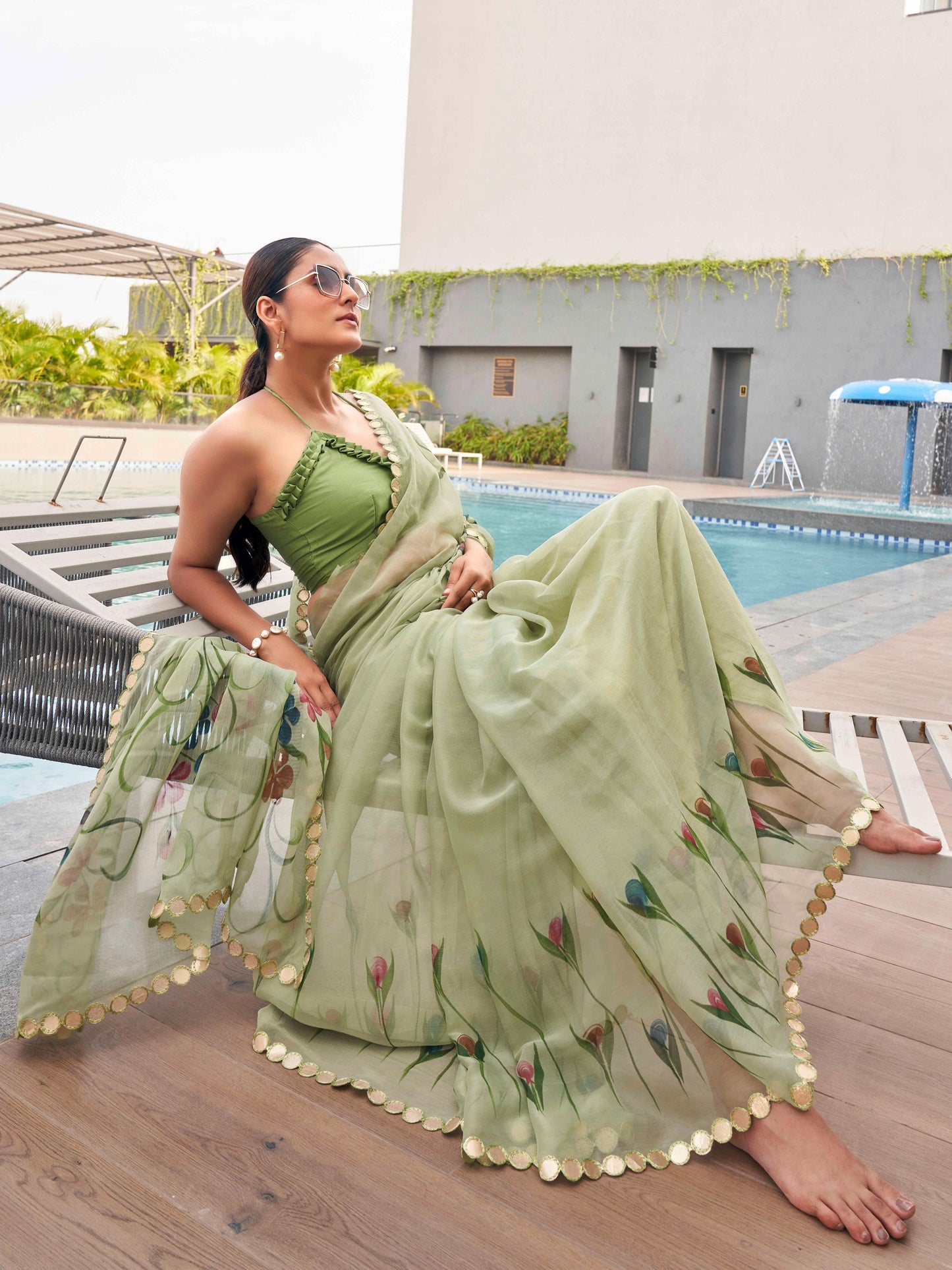 Dhiyona TI Women's Green Colored Hand Printed Chiffon Saree with Unstitched Blouse