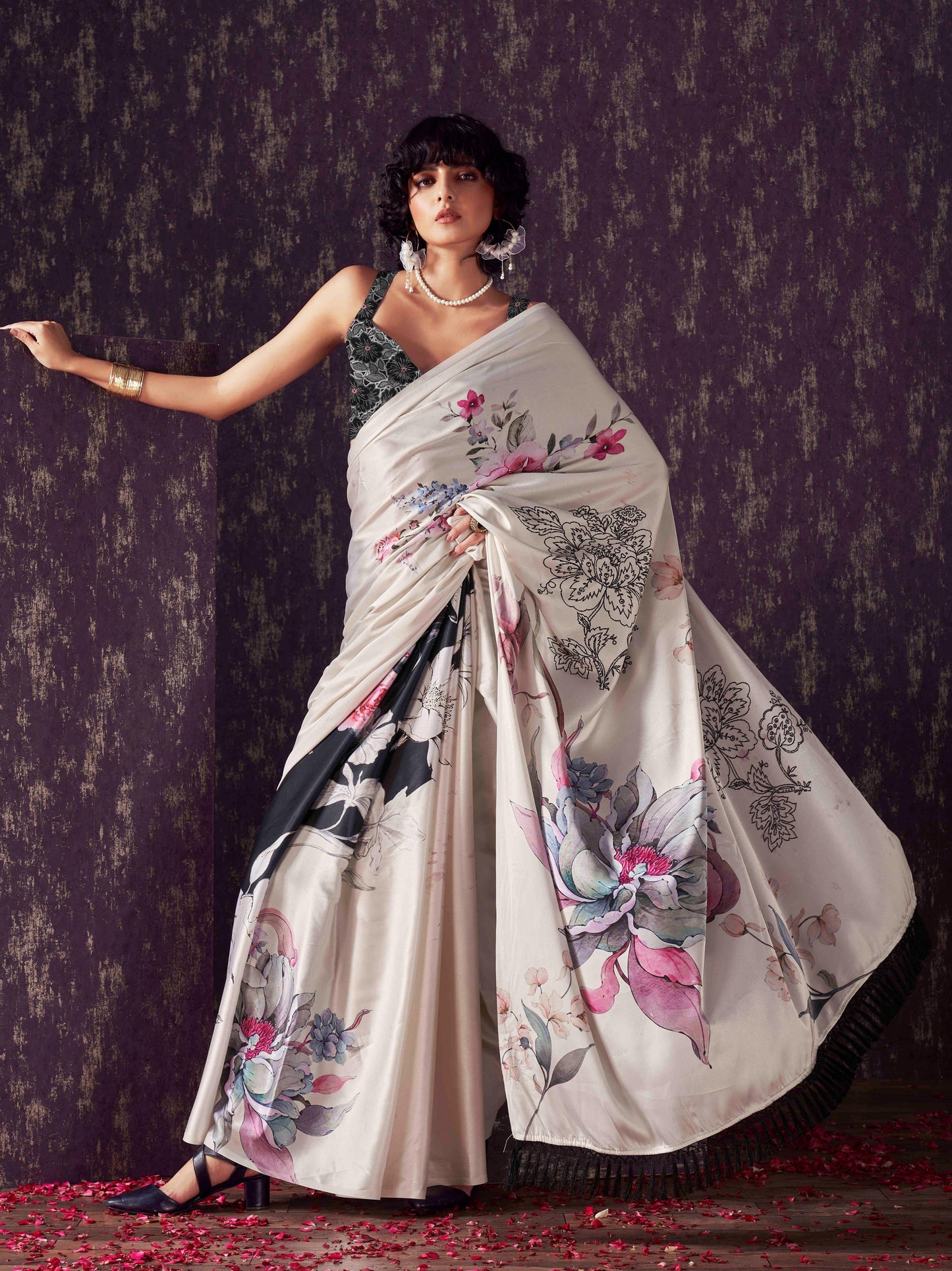 Dhiyona TI Women's Two Ways Wearable Black Digital Print Saree With Unstitched Blouse