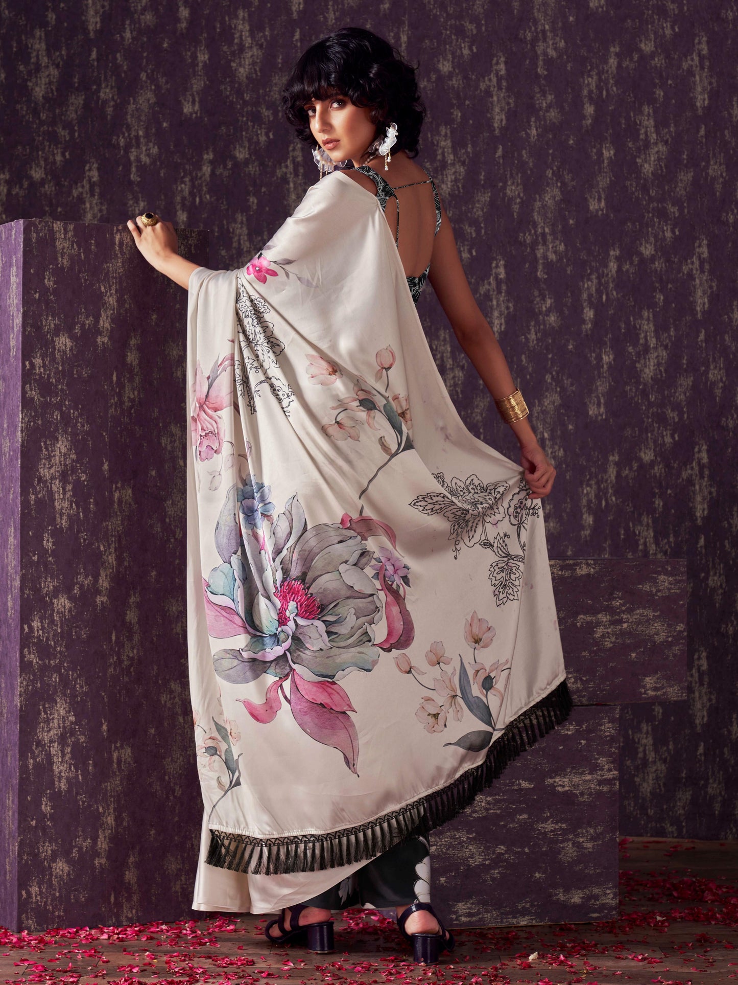 Dhiyona TI Women's Two Ways Wearable Black Digital Print Saree With Unstitched Blouse