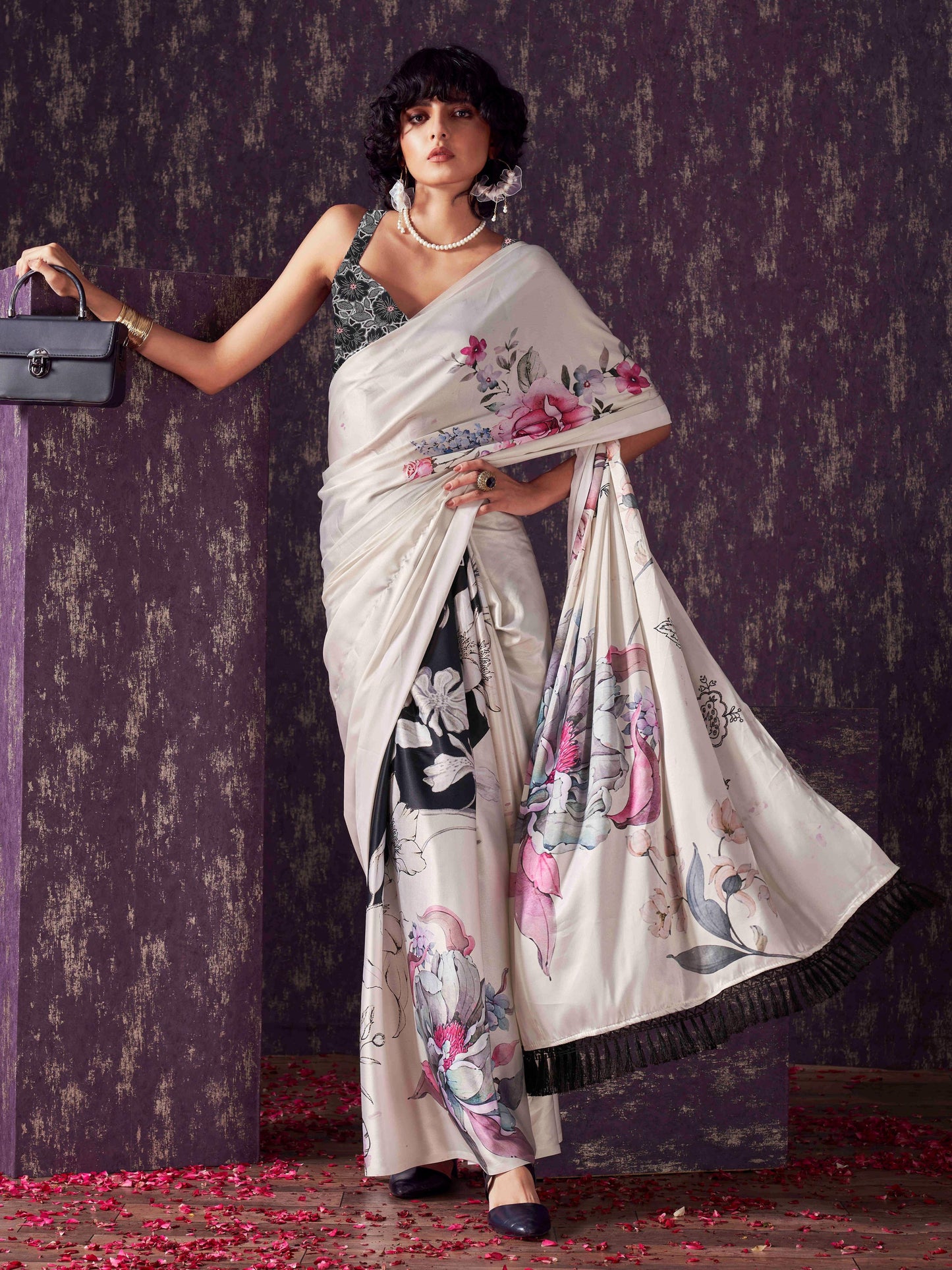 Dhiyona TI Women's Two Ways Wearable Black Digital Print Saree With Unstitched Blouse
