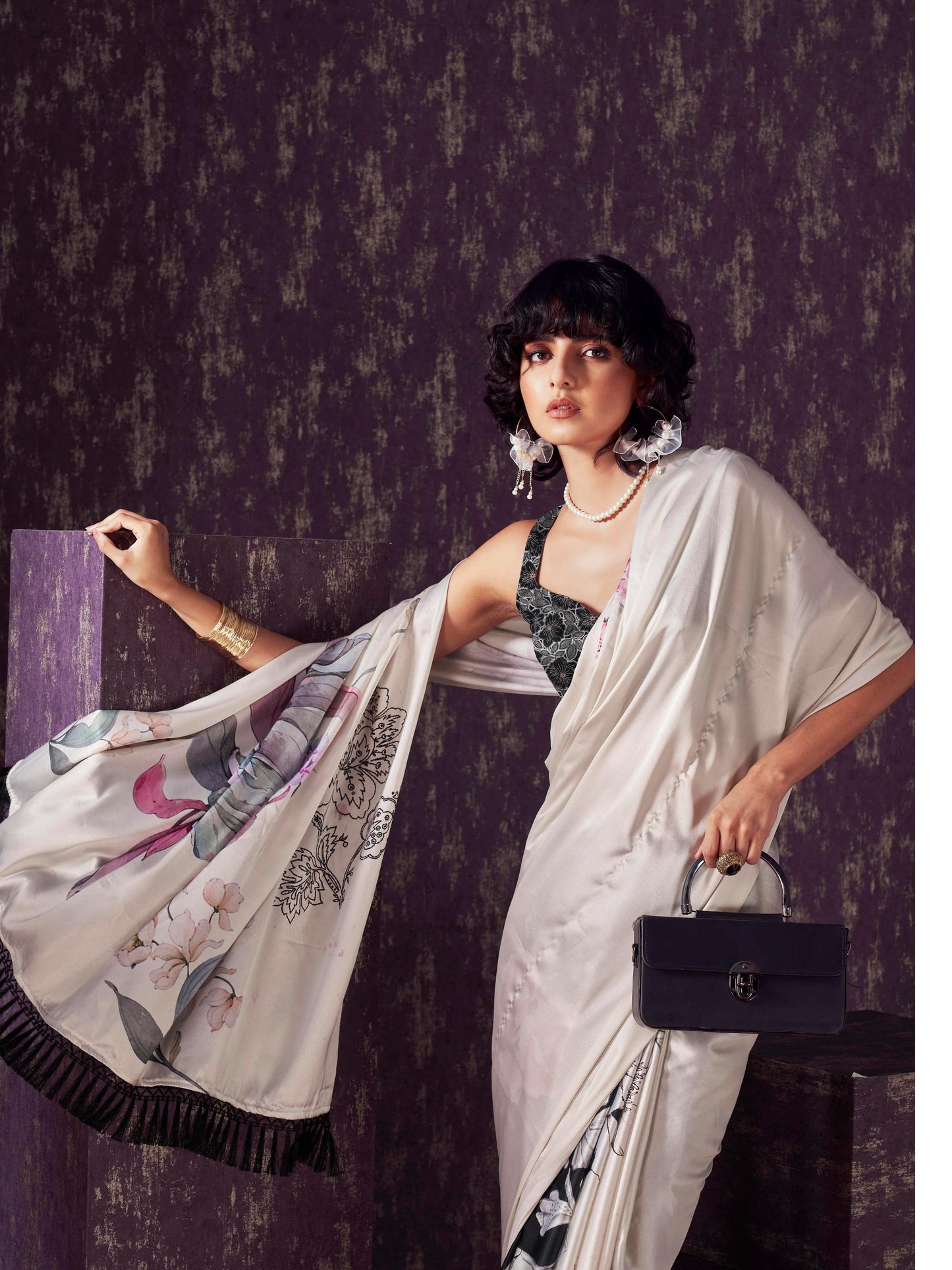 Dhiyona TI Women's Two Ways Wearable Black Digital Print Saree With Unstitched Blouse