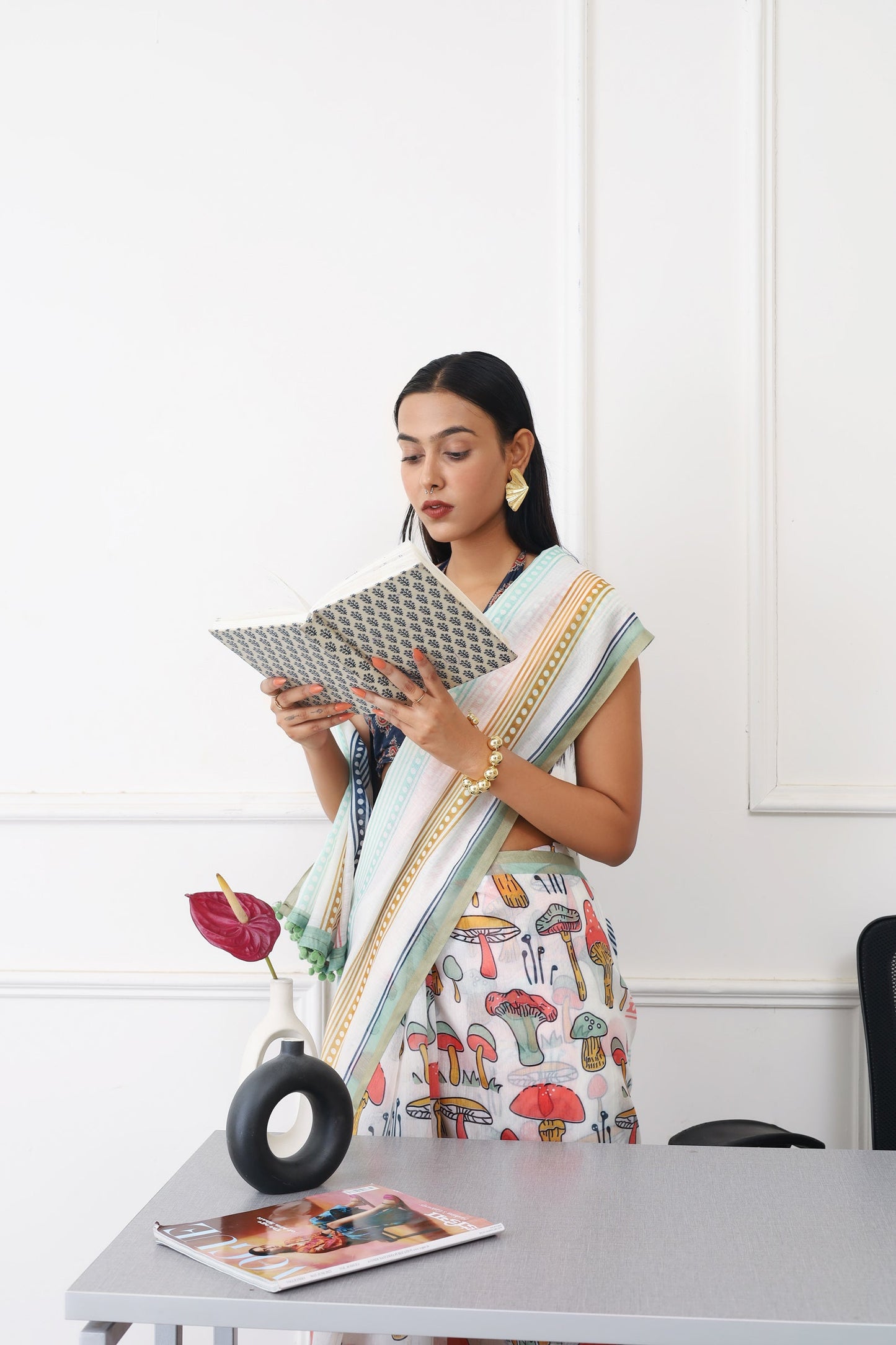 Dhiyona TI Women's Ready To Wear Multi Abstract Saree with Unstitched Blouse