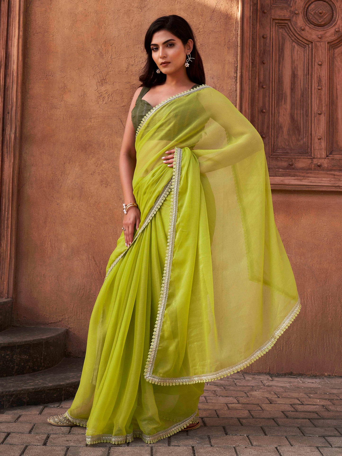 Dhiyona TI Women's Green Shimmer Chiffon Saree with Unstitched Blouse