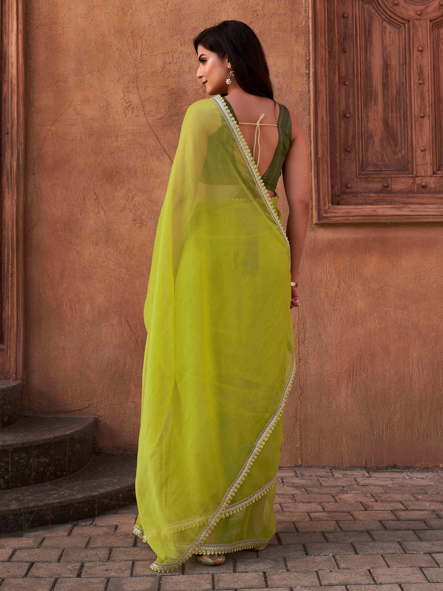 Dhiyona TI Women's Green Shimmer Chiffon Saree with Unstitched Blouse