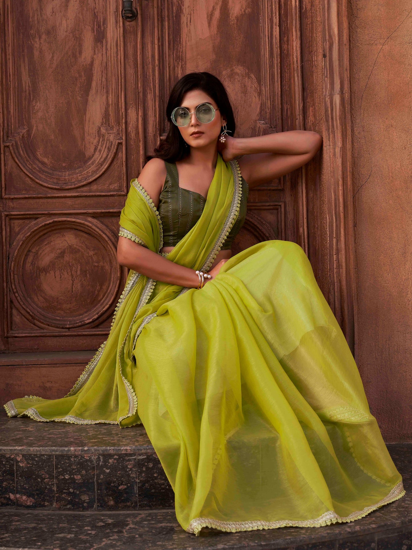 Dhiyona TI Women's Green Shimmer Chiffon Saree with Unstitched Blouse