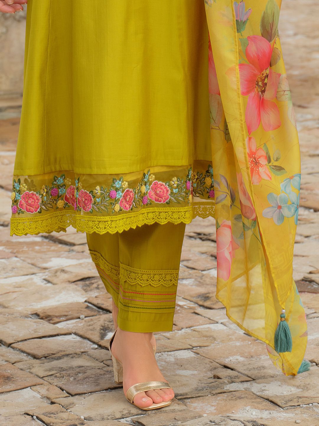 Women Embroidered Kurta with Trousers & Dupatta