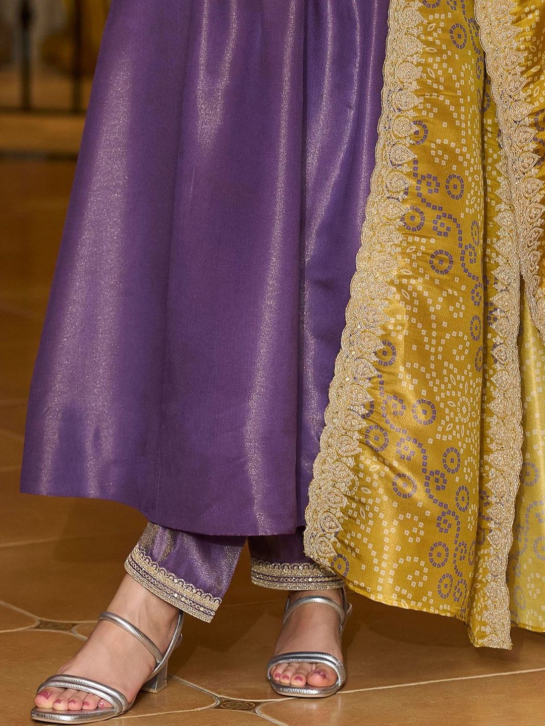 Floral Embroidered Sweetheart Neck Bandhani Kurta With Trousers & Dupatta