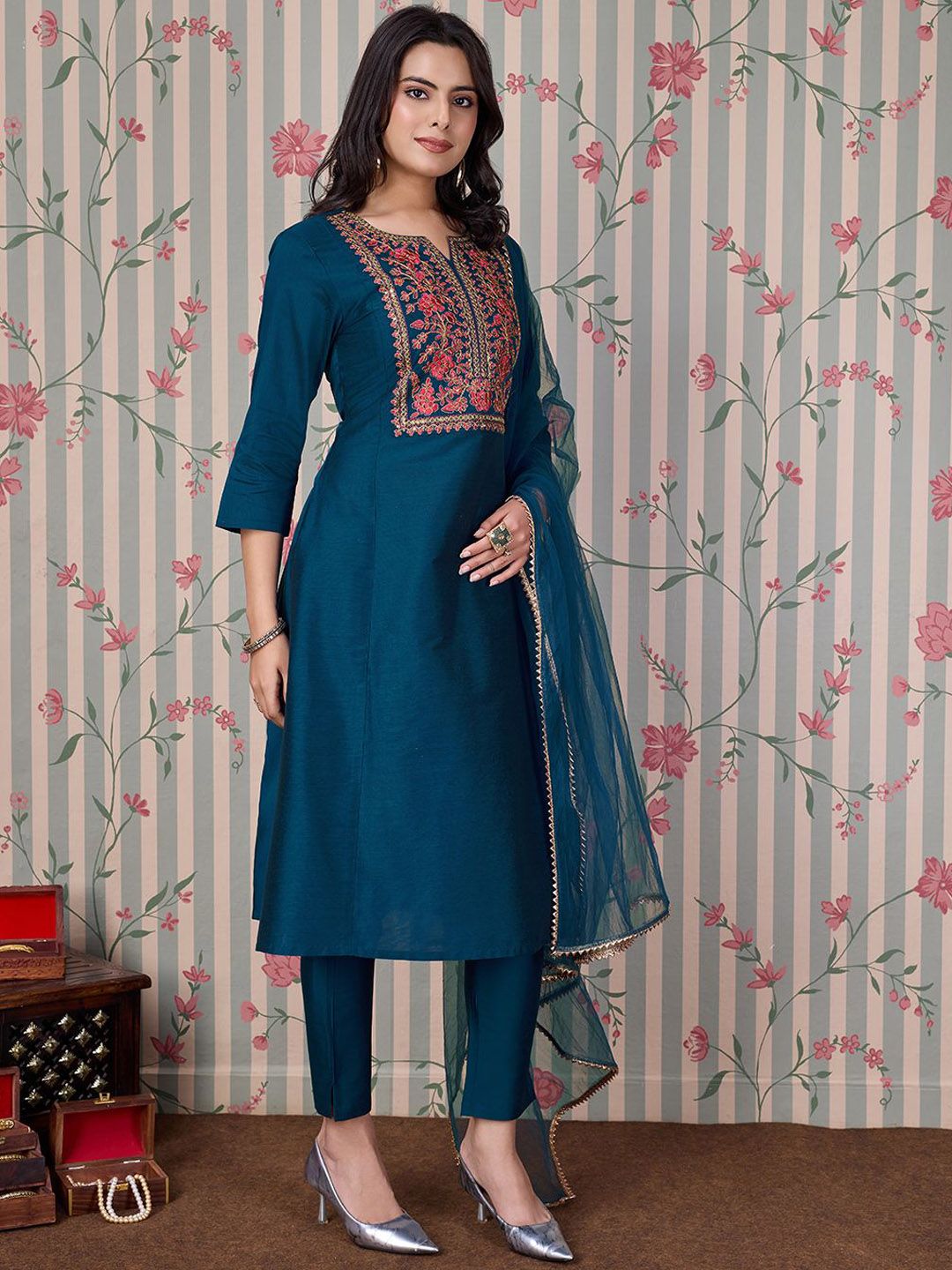 Dhiyona OD Blue Ethnic Motifs Embroidered Zari Kurta With Trousers & Dupatta
