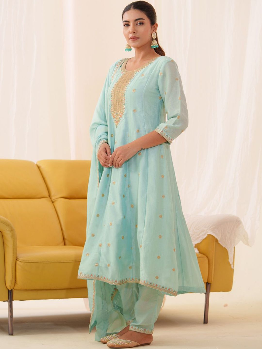 Dhiyona PD Women Floral Embroidered Anarkali Kurta With Trousers & Dupatta