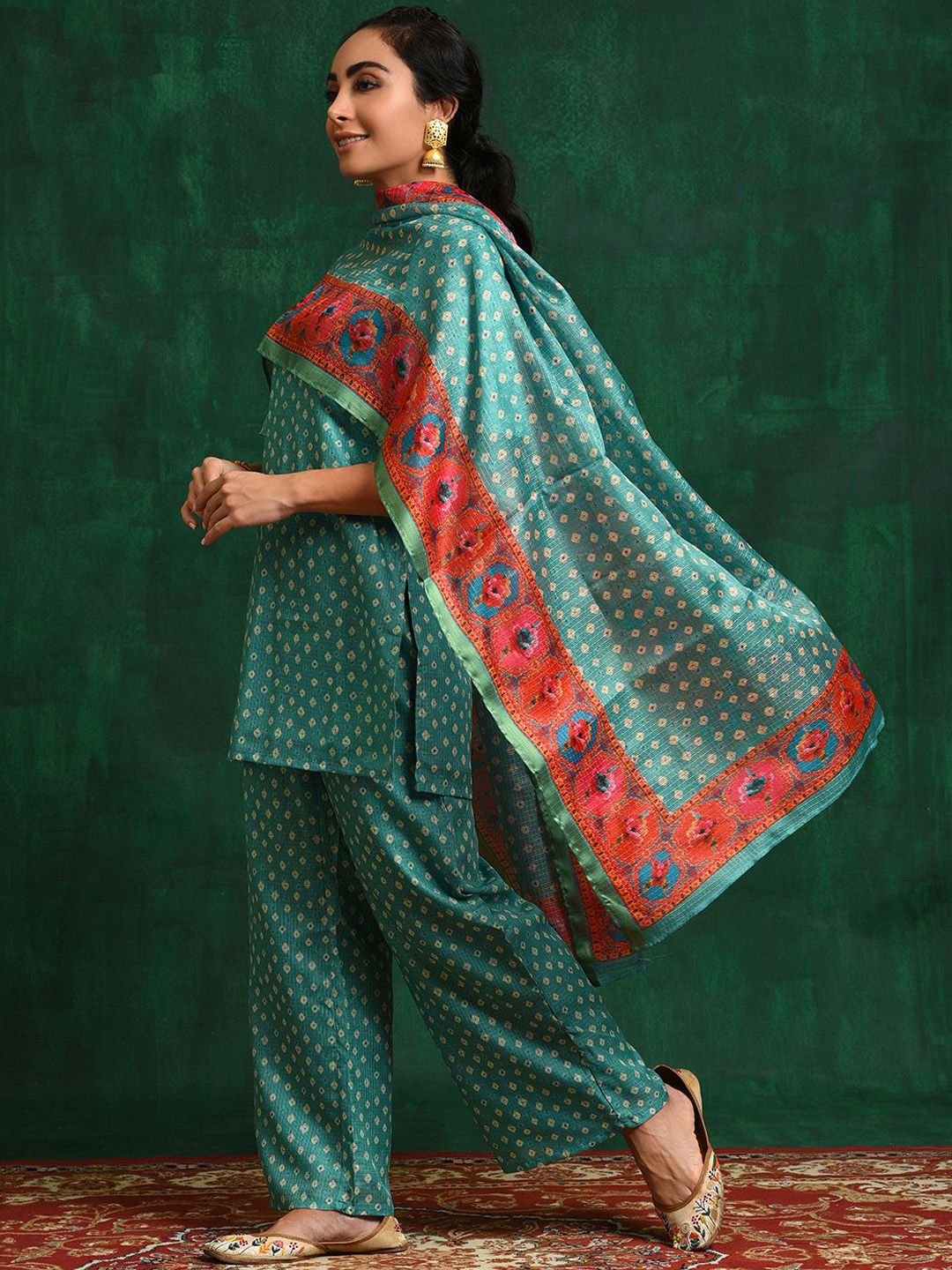 Dhiyona SN Women's Green Bandhani Printed Flared Sleeves Straight Kurta With Palazzo & Dupatta