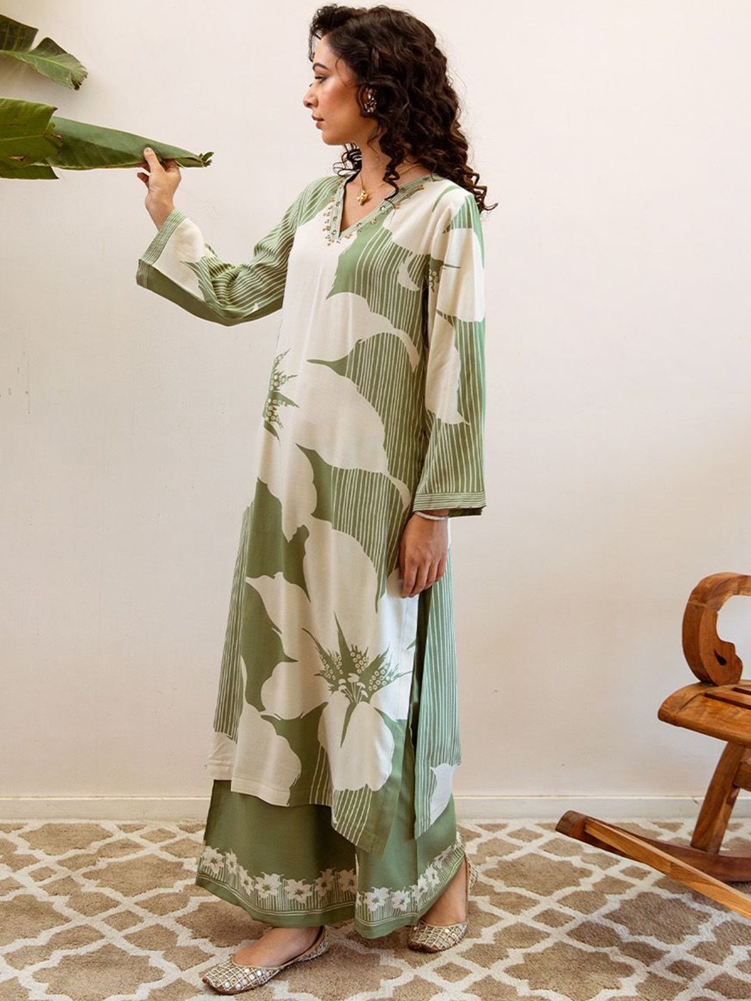Dhiyona IS Women's Floral Printed V-Neck Mirror Work Straight Kurta With Palazzos