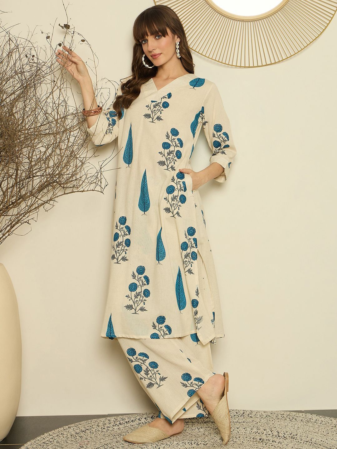 Dhiyona IE Women Printed V-Neck Tunic and Trousers Co-Ords