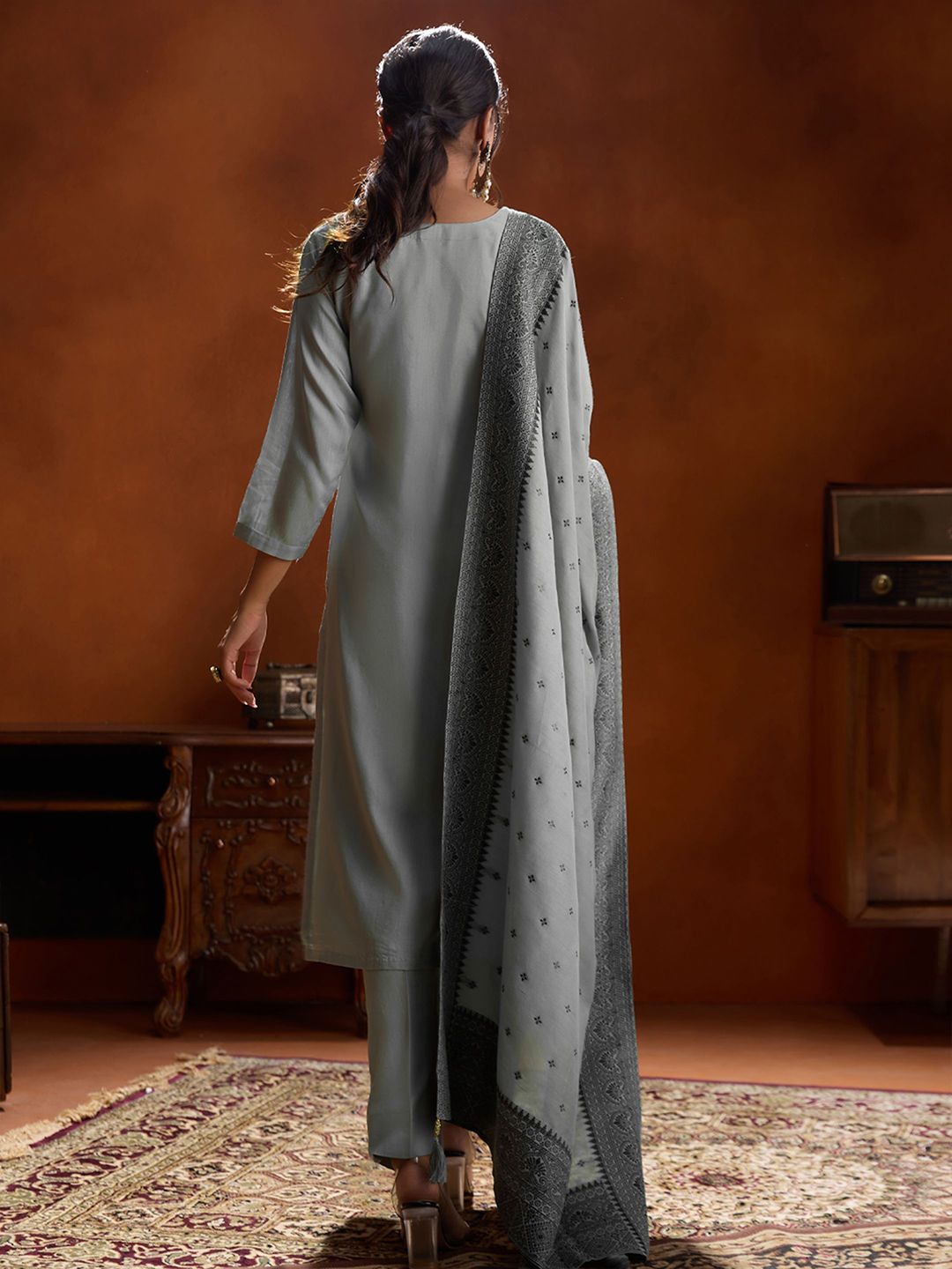 Dhiyona WP Floral Embroidered Beads and Stones Jacquard Kurta with Trousers & Dupatta