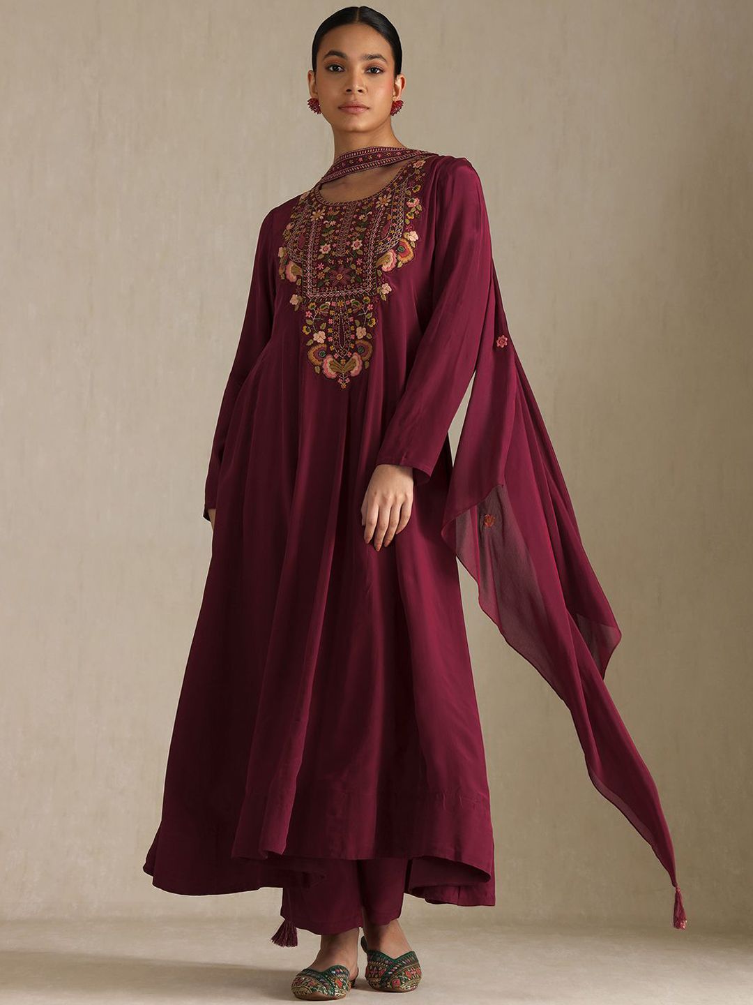 Dhiyona SO Women's Women Floral Printed Empire Thread Work Kurta with Trousers & With Dupatta
