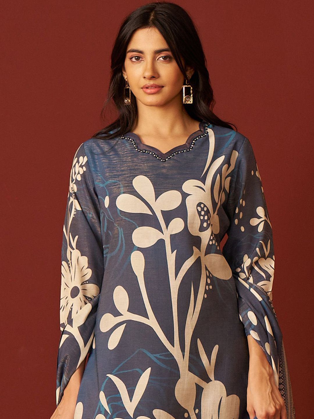 Dhiyona IE Women Floral Printed Beads and Stones Kurta with Trousers & Dupatta Kurta Sets