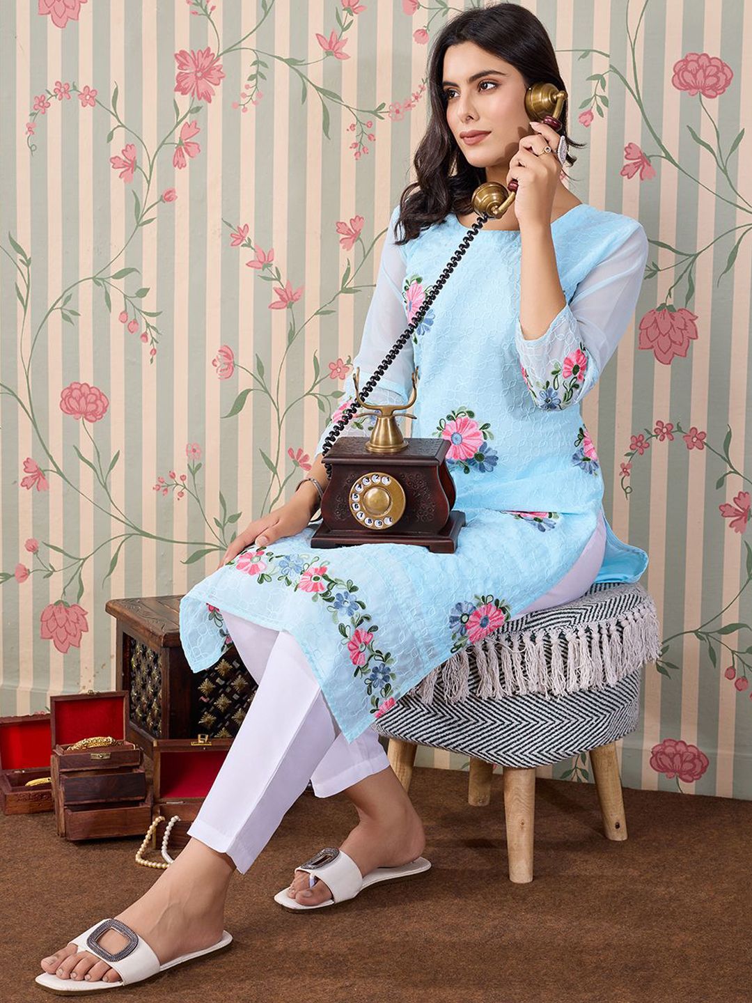 Dhiyona OD Floral Embroidered Thread Work Floral Georgette Straight Kurta