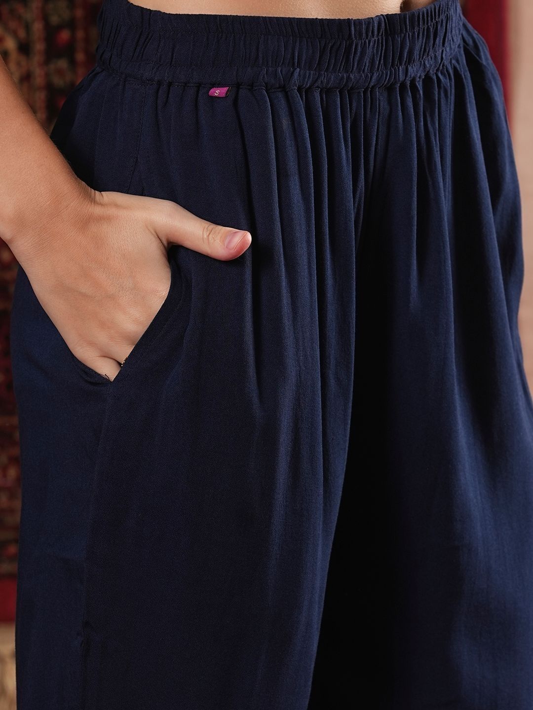 Dhiyona KL Women Floral Printed Regular Gotta Patti Kurta with Trousers & With Dupatta