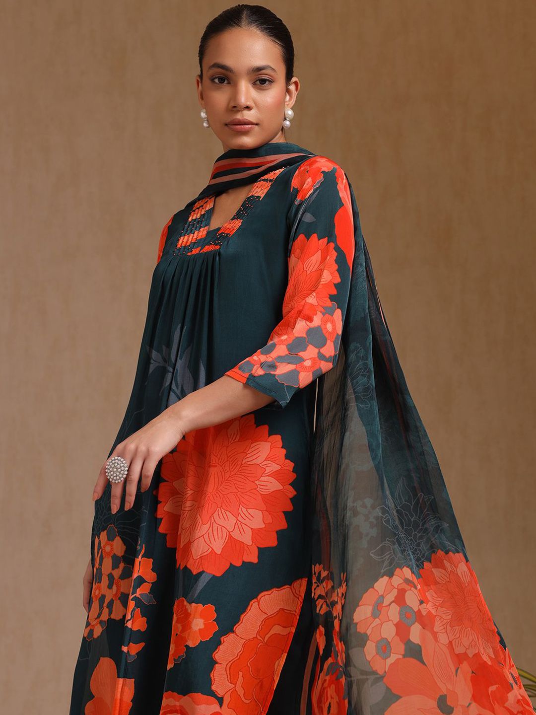 Dhiyona SO Women's Women Floral Printed Pleated Beads and Stones Kurta with Trousers & With Dupatta