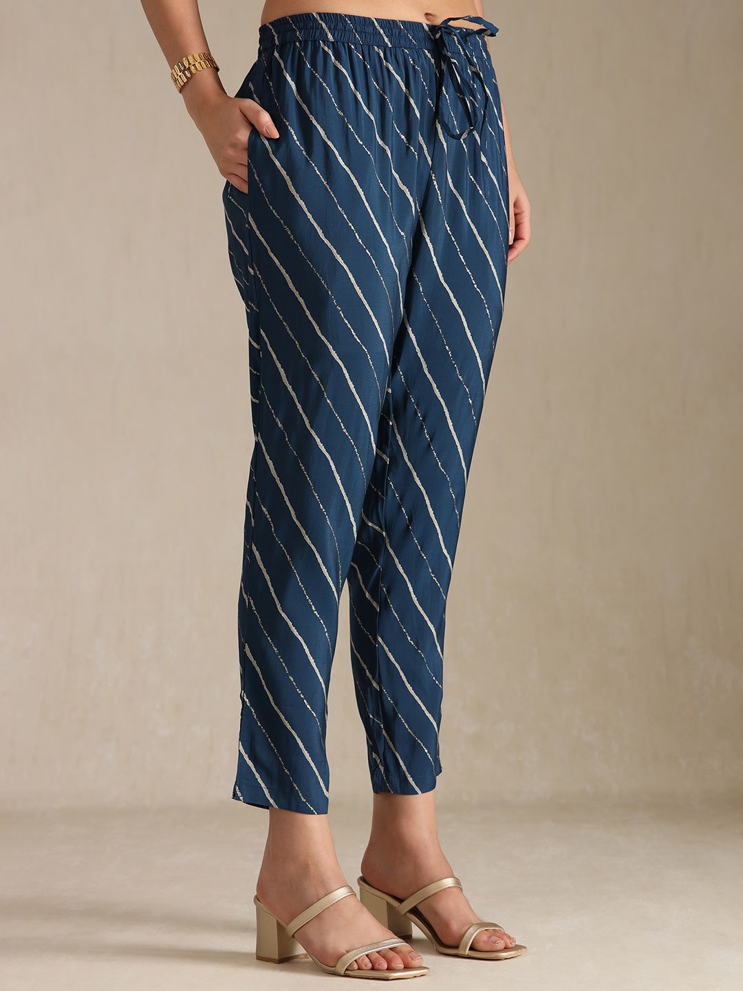 Dhiyona SO Women's Women Leheriya Printed Zardozi Kurta with Trousers & With Dupatta