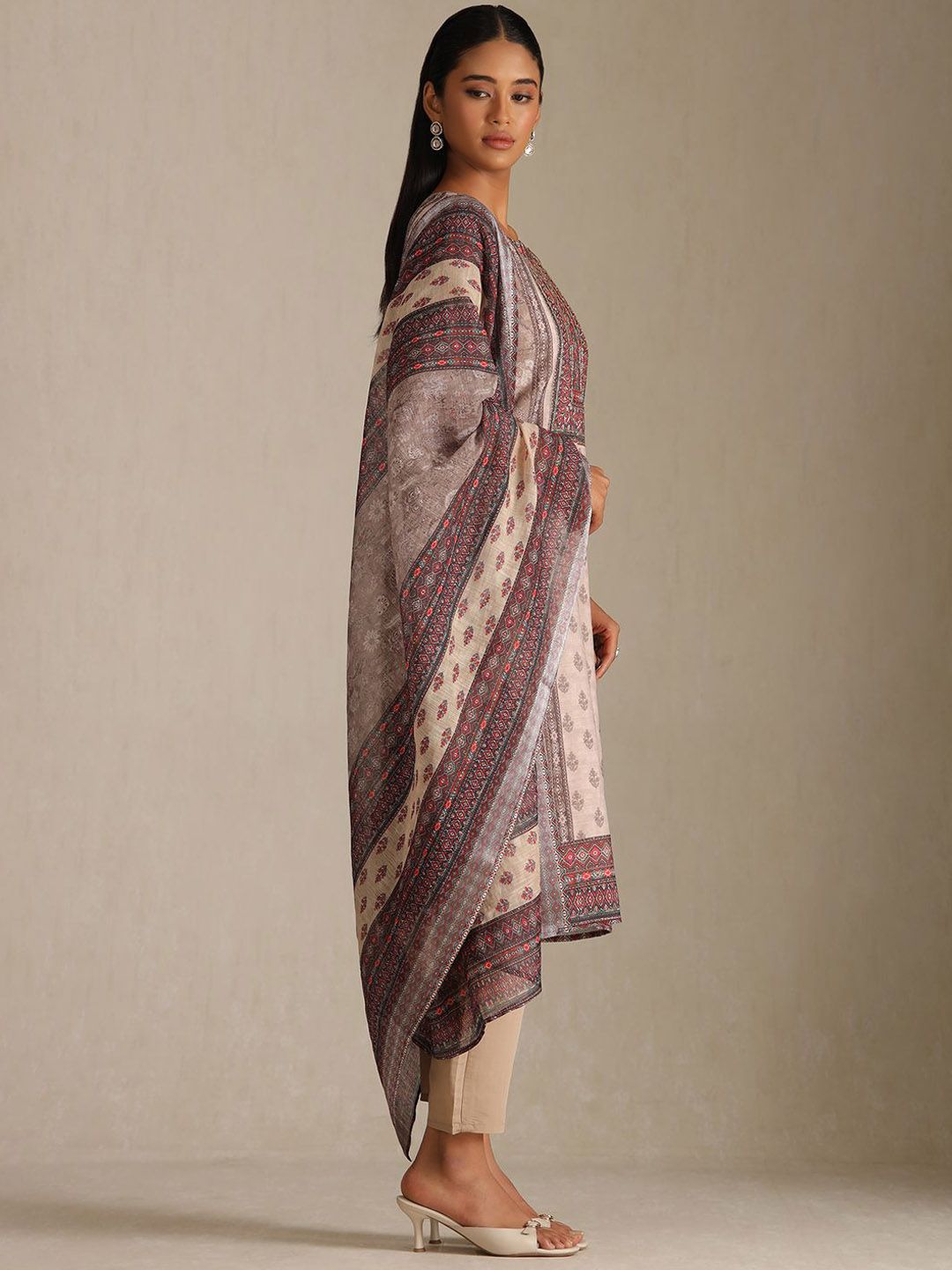Dhiyona SO Women's Floral Printed Notch Neck Beads and Stones Linen Kurta With Trousers & Dupatta