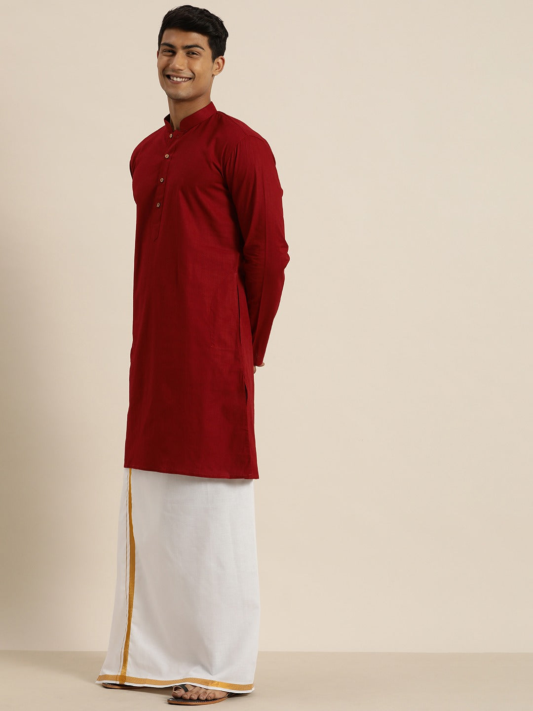Men's Maroon Cotton Blend Straight Kurta And Mundu Set