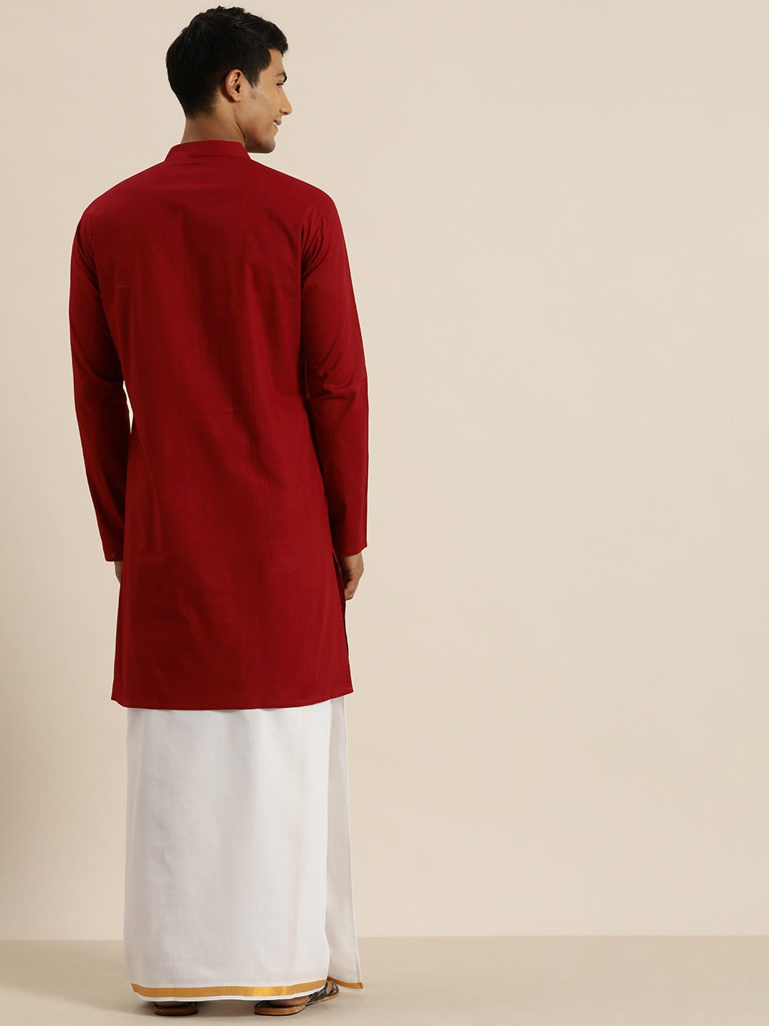 Men's Maroon Cotton Blend Straight Kurta And Mundu Set