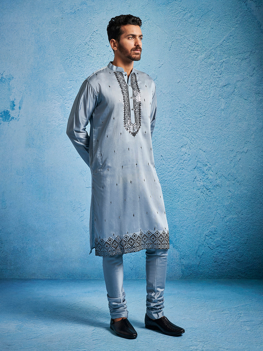 Men's Gray Silk Blend Straight Kurta And Pyjama Set.