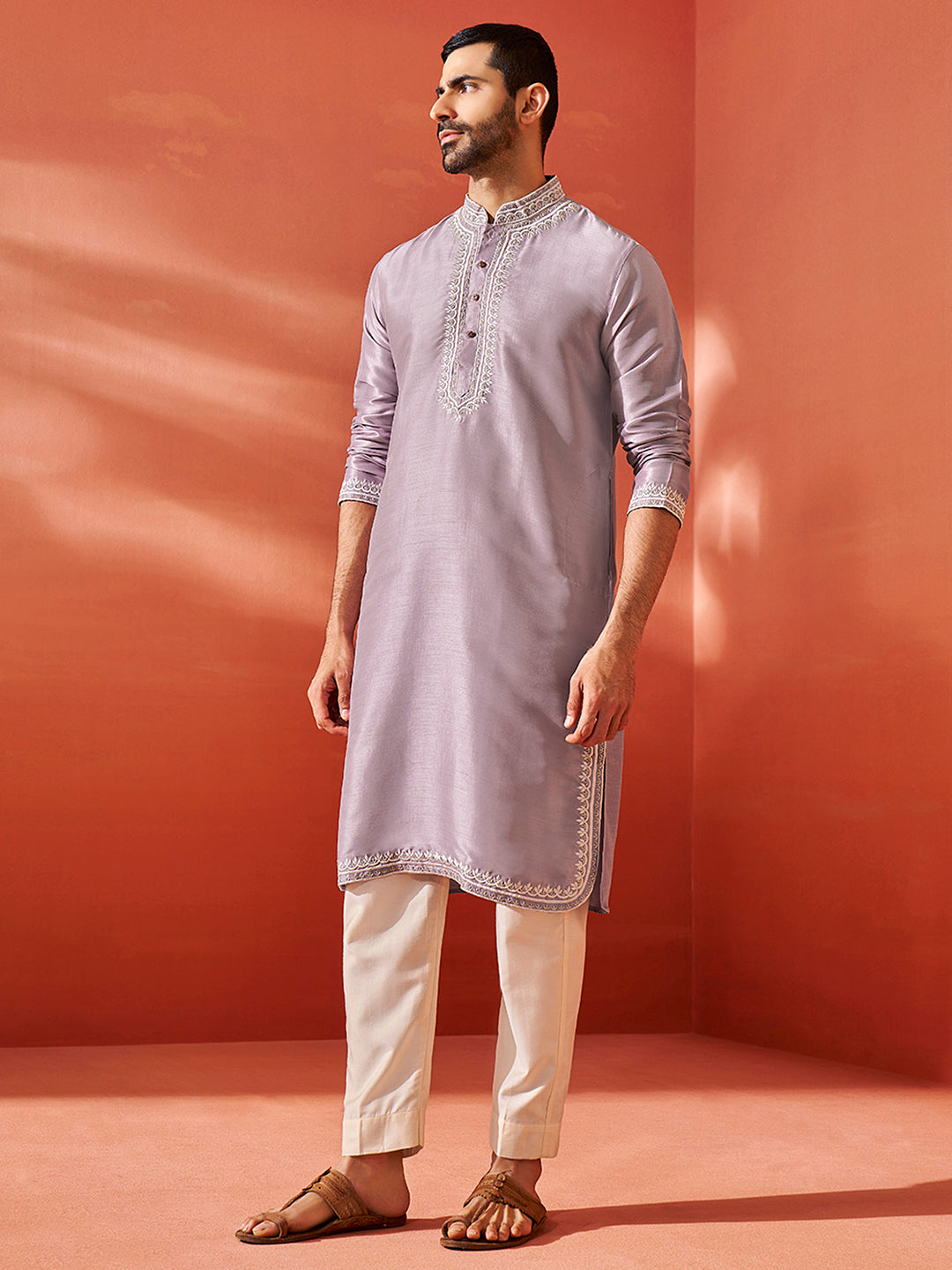 Men's Purple Silk Blend Straight Kurta And Pyjama Set.