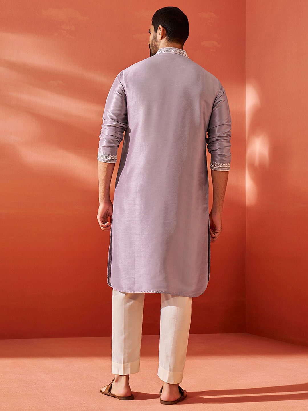 Men's Purple Silk Blend Straight Kurta And Pyjama Set.