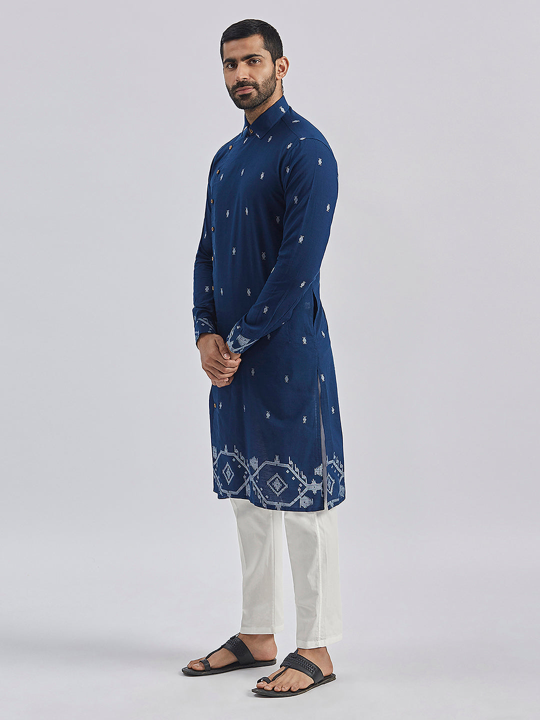 Men's Navy Blue Cotton Straight Kurta And Pyjama Set.