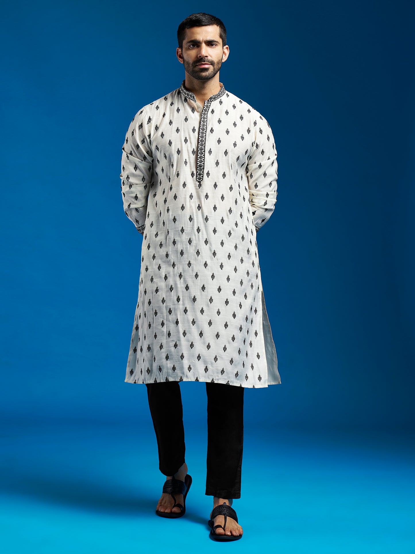 Men's Black Silk Blend Straight Kurta And Pyjama Set