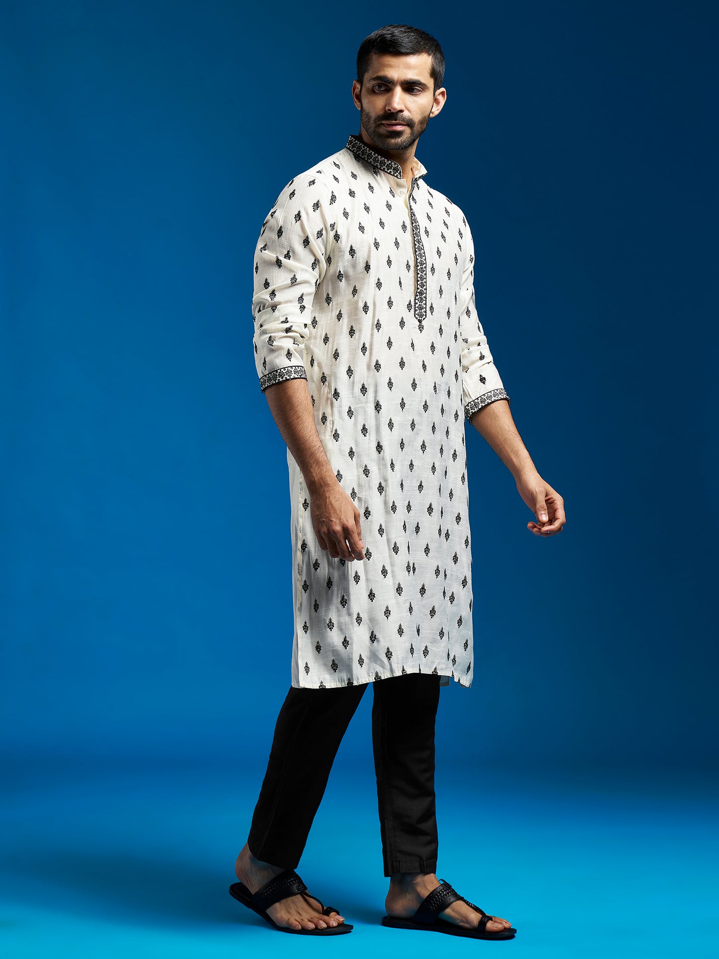 Men's Black Silk Blend Straight Kurta And Pyjama Set