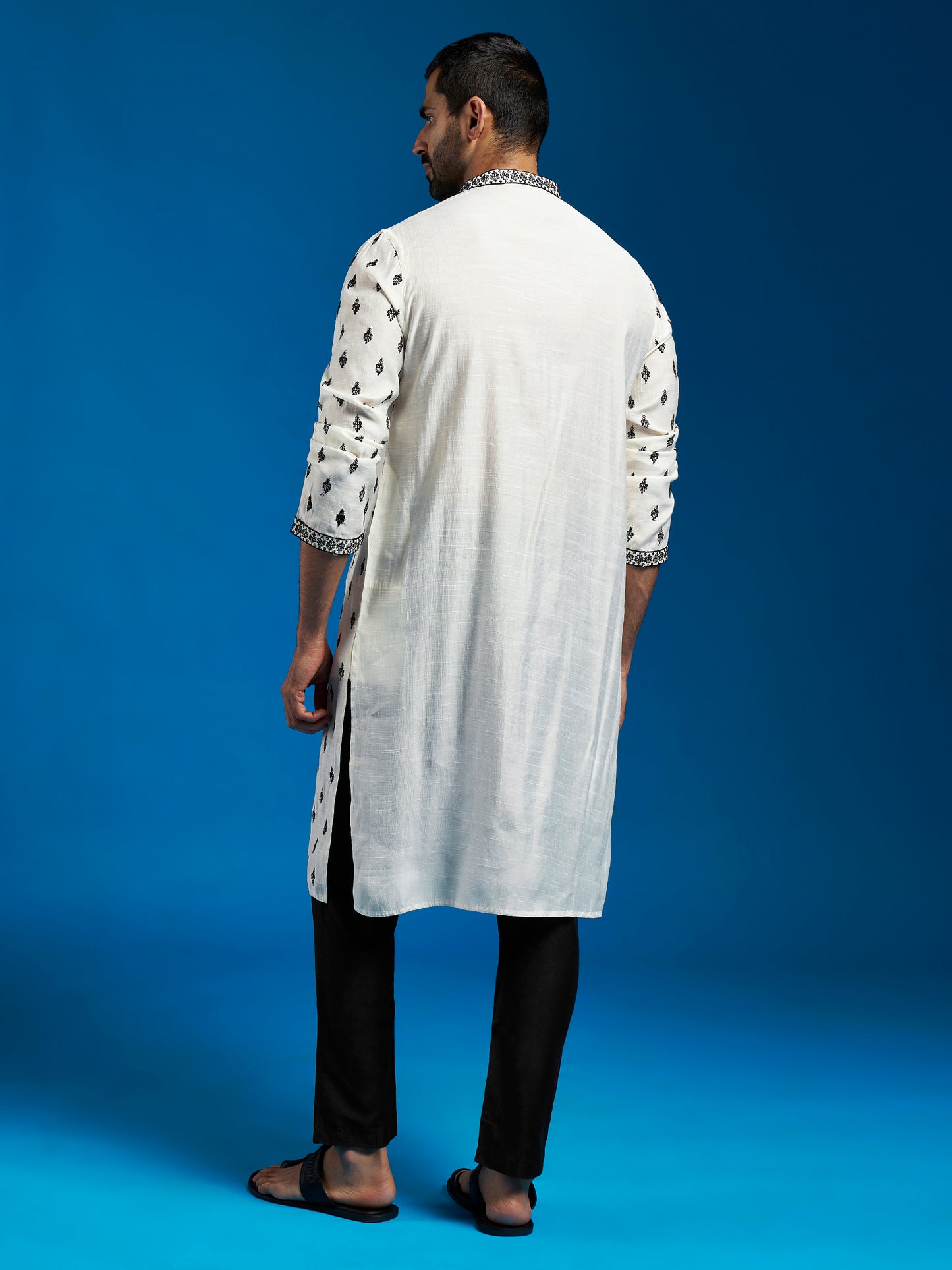 Men's Black Silk Blend Straight Kurta And Pyjama Set