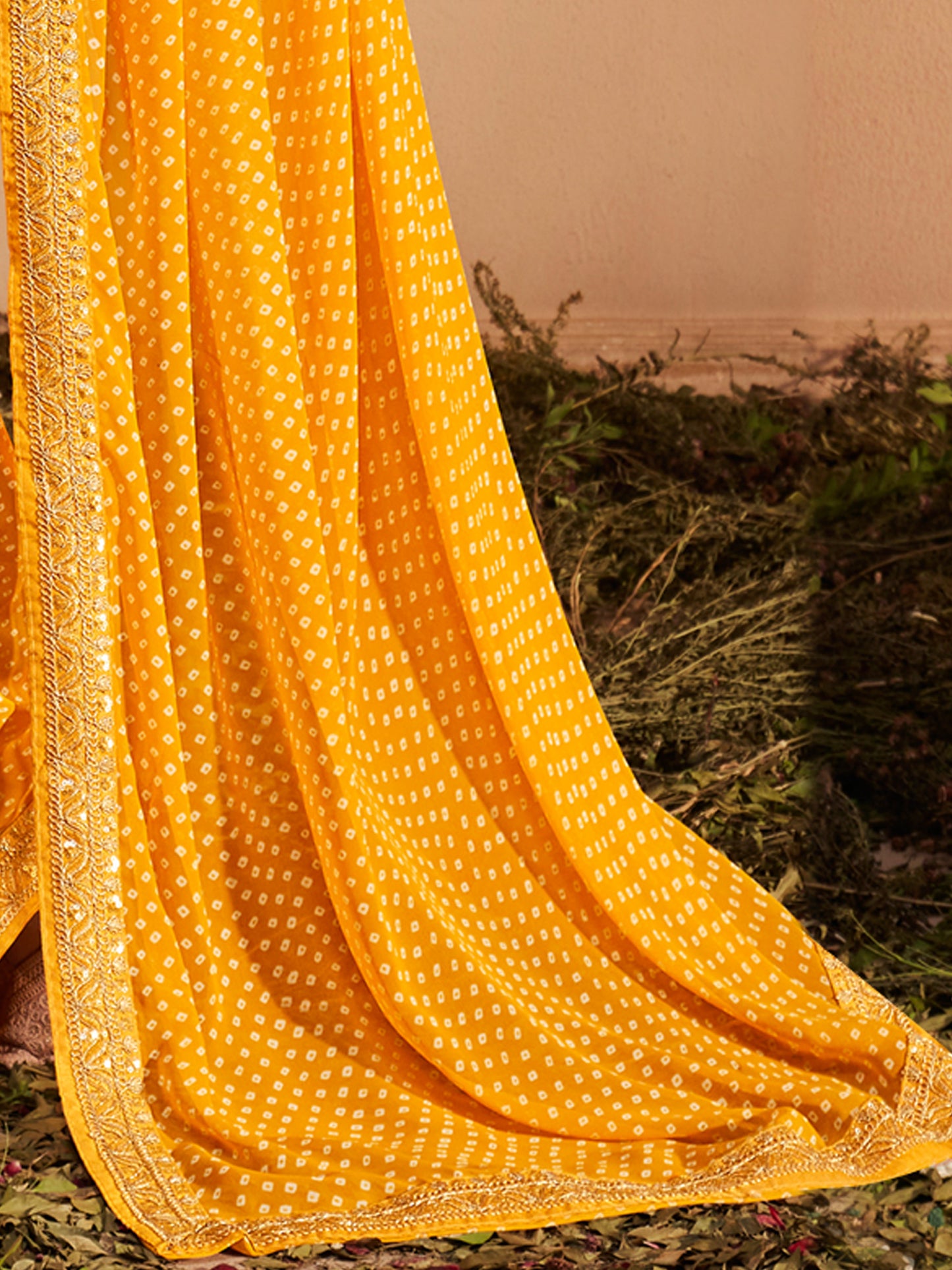 Women's Georgette Yellow Zari Embroidered Designer Saree With Blouse Piece