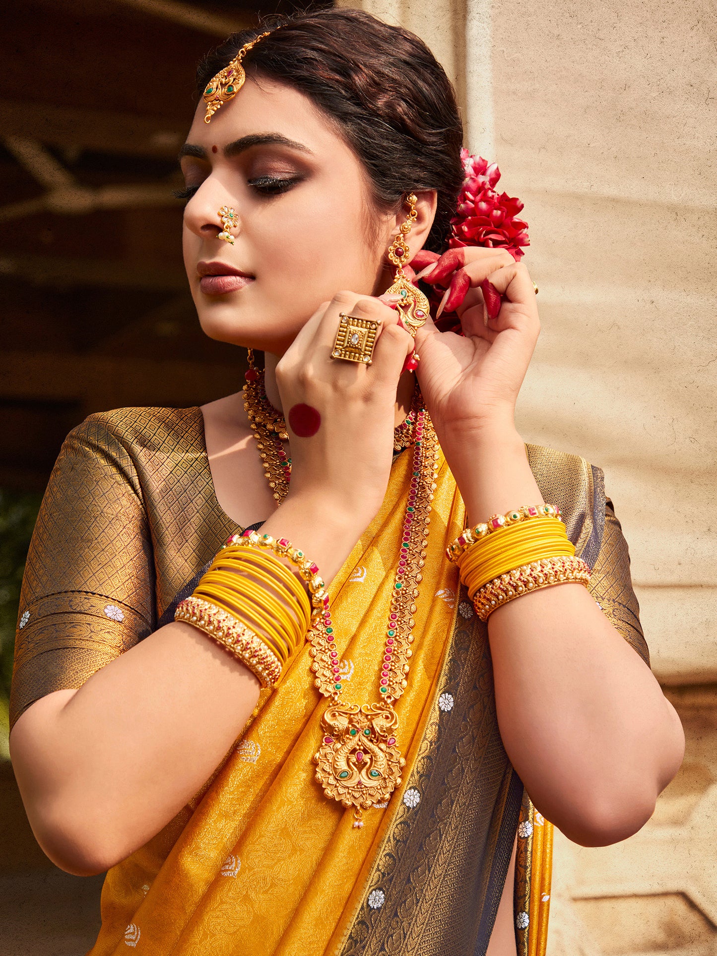Women's Kanjeevaram Silk Yellow Woven Design Designer Saree With Blouse Piece